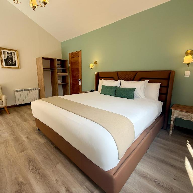 Hotel Monasterio San Pedro - Suite with Garden View - 3