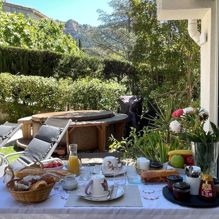Chambre cosy avec terrasse arborée, Cassis, calme, parking, plage à 10 min - Chambre Double avec Terrasse - 17
