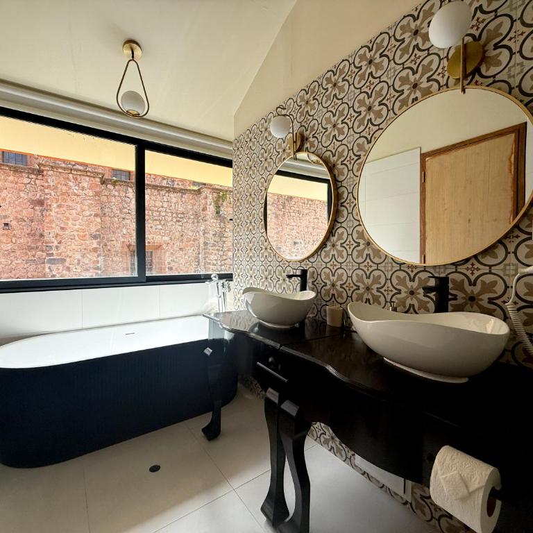Hotel Monasterio San Pedro - Suite with Garden View - 6