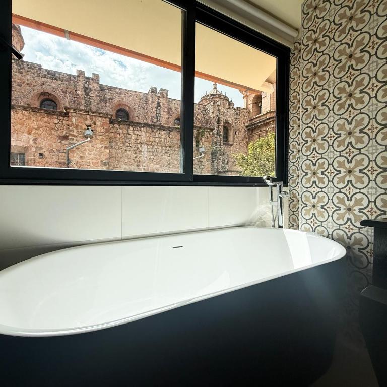 Hotel Monasterio San Pedro - Suite with Garden View - 7