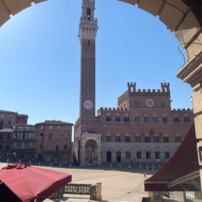 Loft Vicolo di Vallepiatta 2 min Piazza del Campo con parcheggio - Appartamento con 1 Camera da Letto - 16