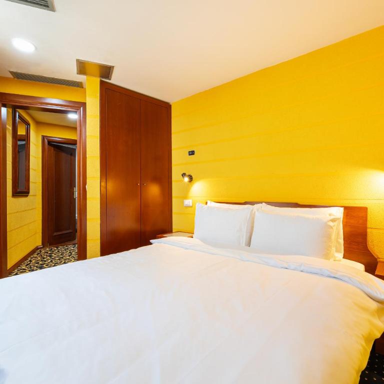 Castello Mare Residence - Double Room with Mountain View - 1