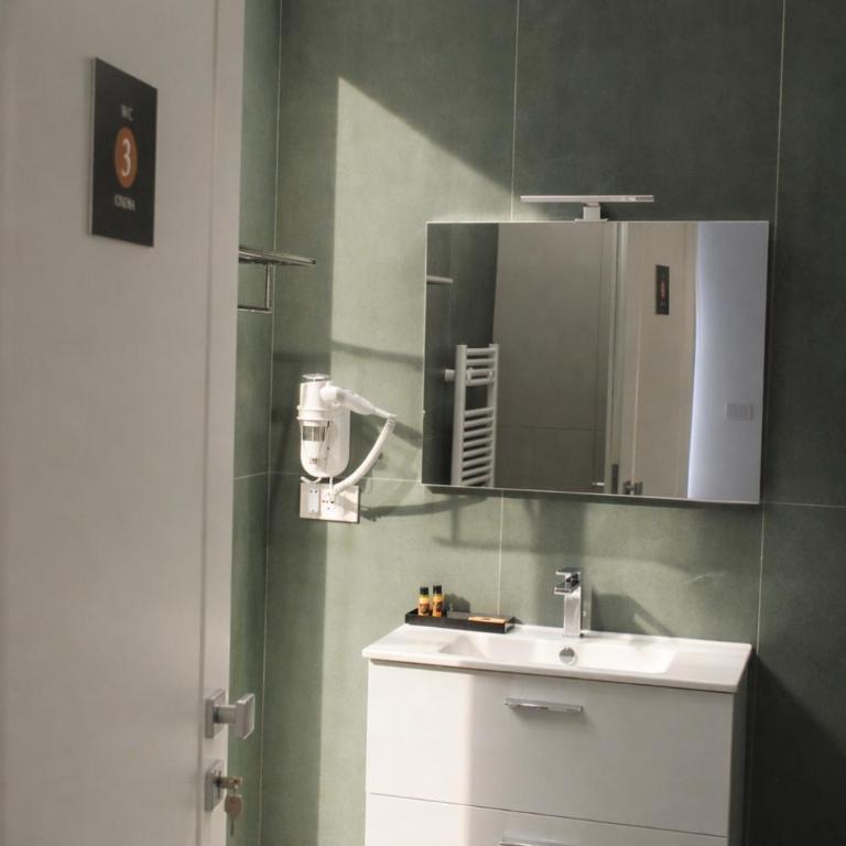 Colonna Suites Bari - Single Room with Private External Bathroom - 5