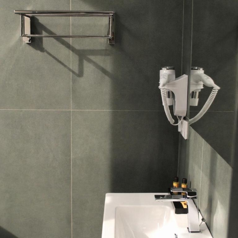 Colonna Suites Bari - Single Room with Private External Bathroom - 1