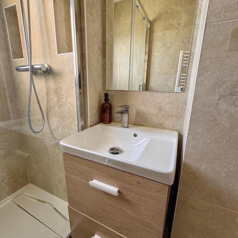 Gare SNCF Nantes & Jardin des Plantes - Two-Bedroom Apartment - 8