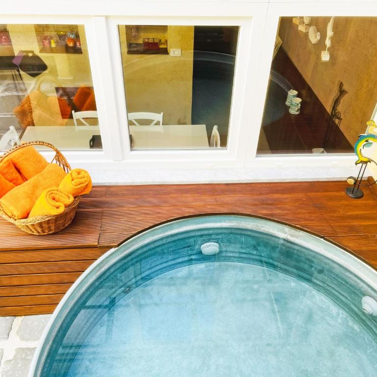 Basso 61 Urban Oasis with Private Mini Pool & Courtyard - Families & Groups - Appartamento - Piano Terra - 47
