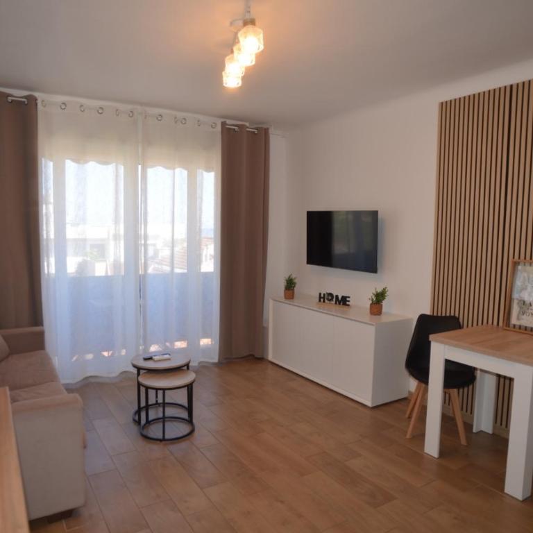 55E - Superbe studio climatisé entièrement rénové au 5ème et dernier étage sur le bord de Mer de Menton - Monolocale - 3
