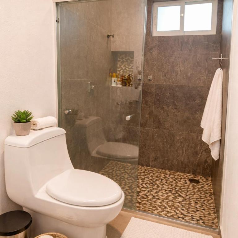 Juriquilla Home, 5 Bedrooms, 3 Community Pool - Four-Bedroom House - 9