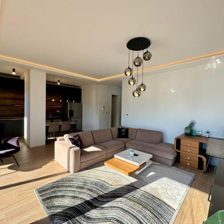 Royal Residence Penthouse - Budva, Center - Three-Bedroom Apartment - High Floor - 37