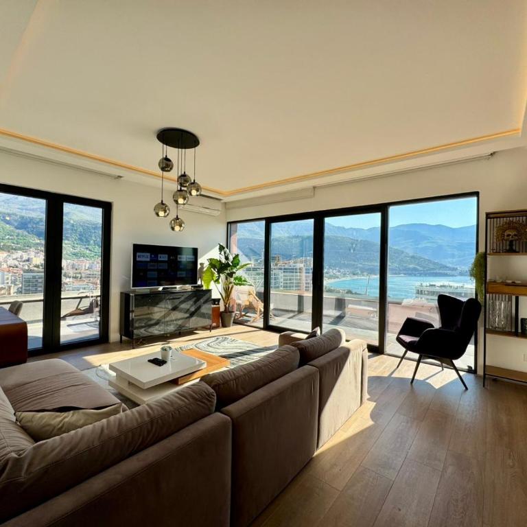 Royal Residence Penthouse - Budva, Center - Three-Bedroom Apartment - High Floor - 39