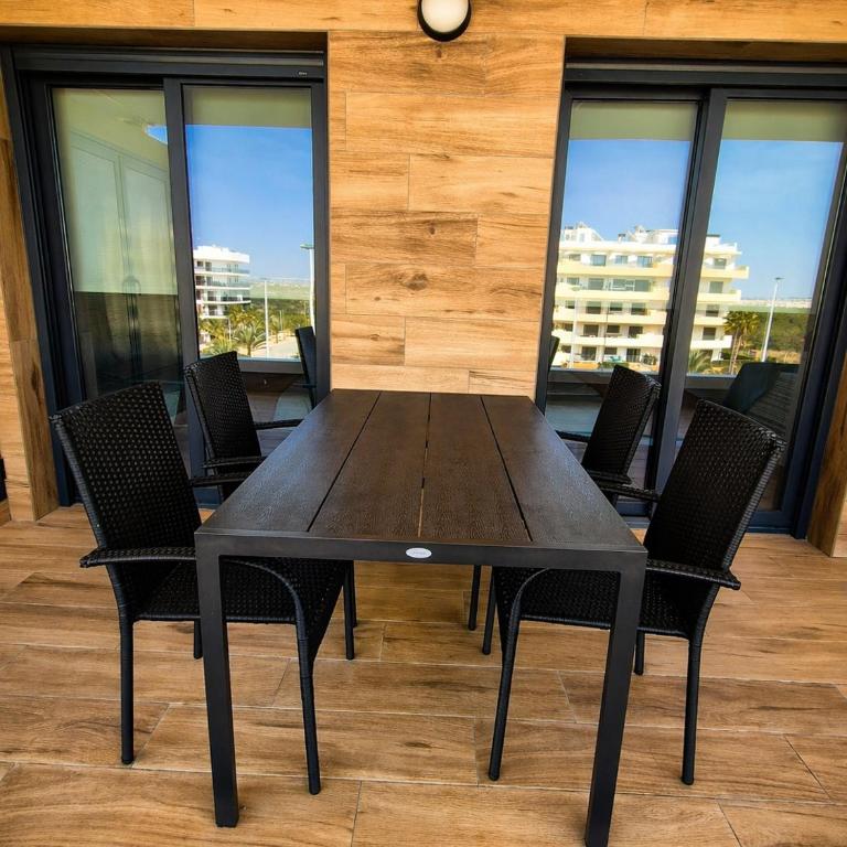 Claudia Luxury Apartment near the beach with a pool, gym, and secure gated parking - Two-Bedroom Apartment - 17