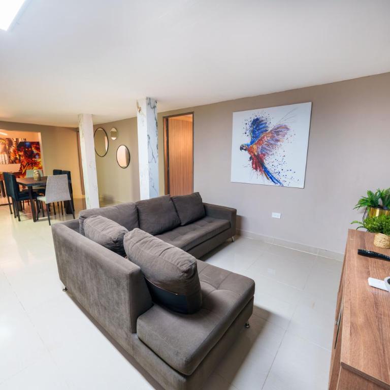 5 bedroom, with Arcade machine and foosball, 1 block from Lleras park P3 - Apartment - 28