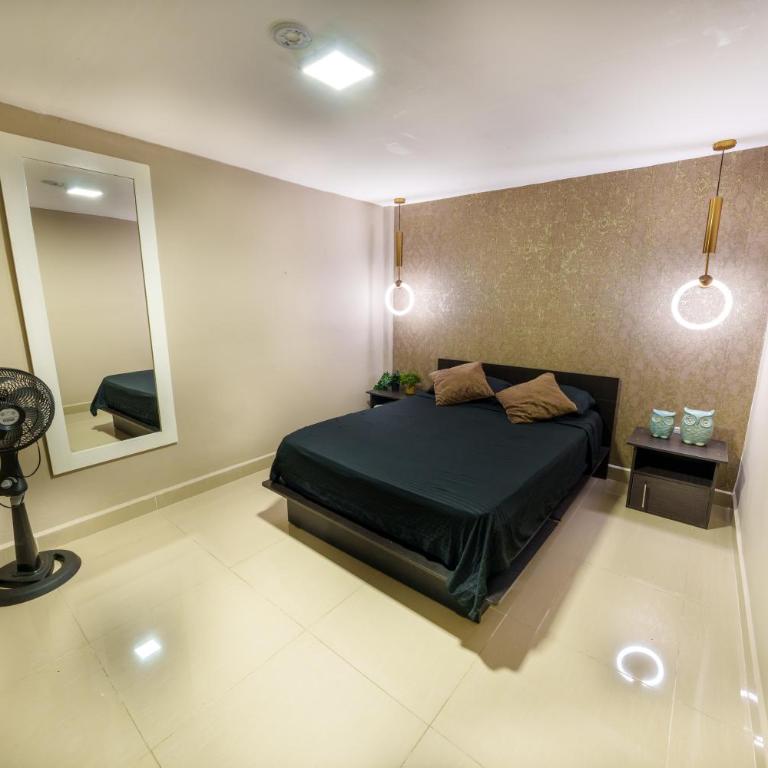 5 bedroom, with Arcade machine and foosball, 1 block from Lleras park P3 - Apartment - 29