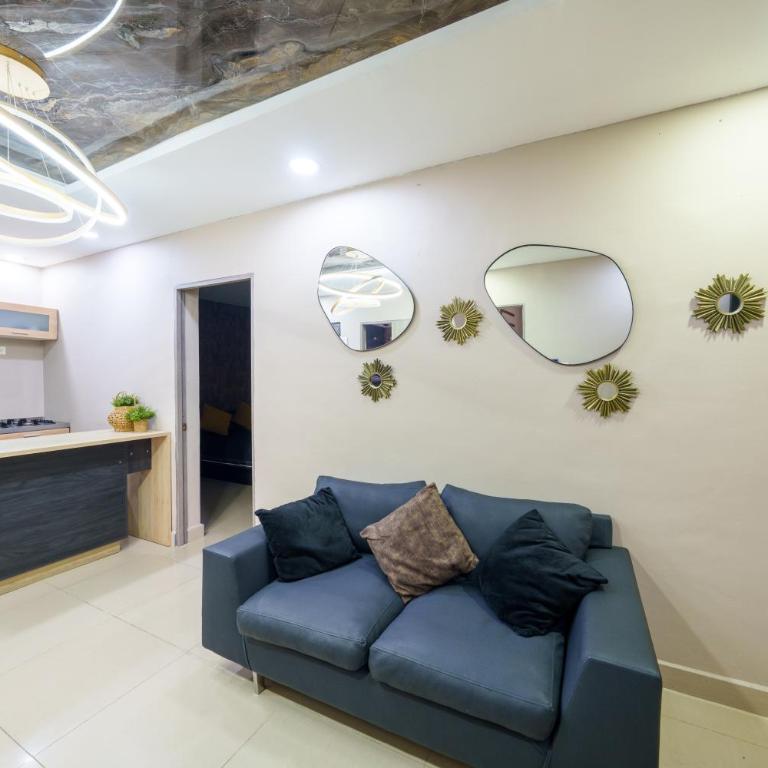 5 bedroom, with Arcade machine and foosball, 1 block from Lleras park P3 - Apartment - 30