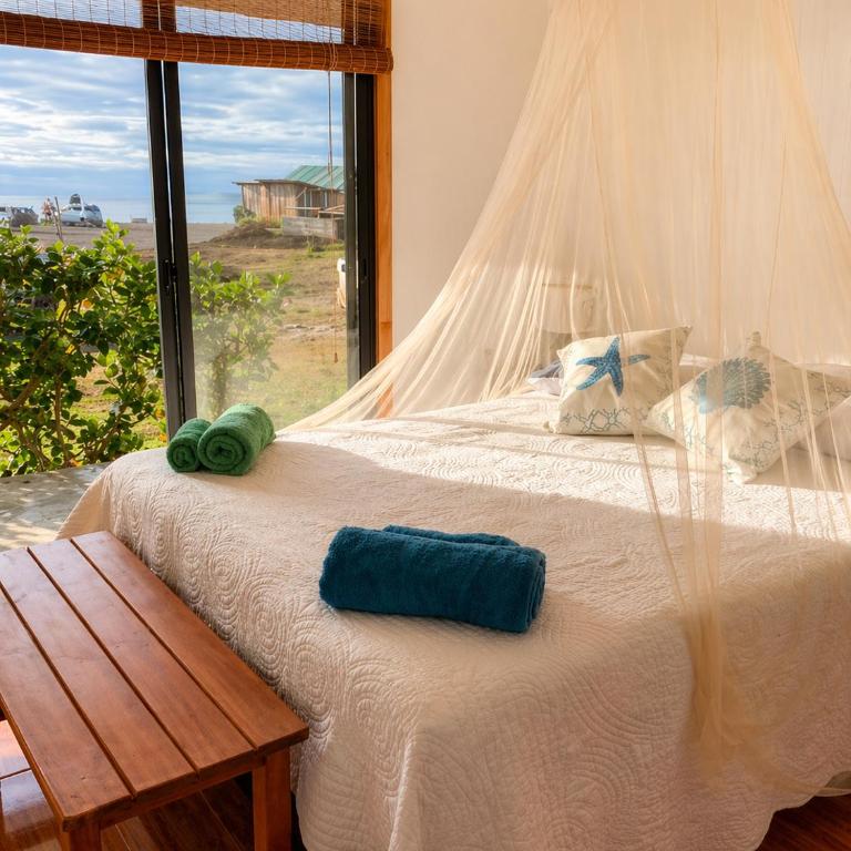 Cabañas & Hostal Tojika - Deluxe Bungalow with Sea View - 3
