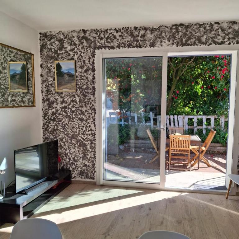 Villa Carlotta Rossa - Holiday Home with garden and pool - Casa Vacanze con 3 Camere da Letto - 6