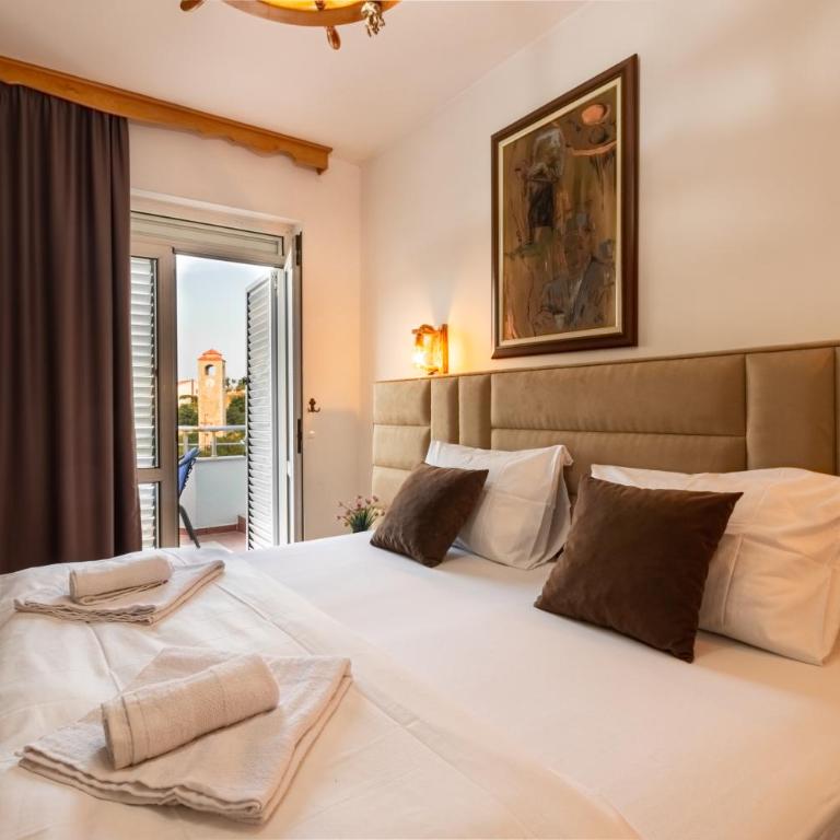 Wiena Apartments - Deluxe Double Room with Balcony and Sea View - 6