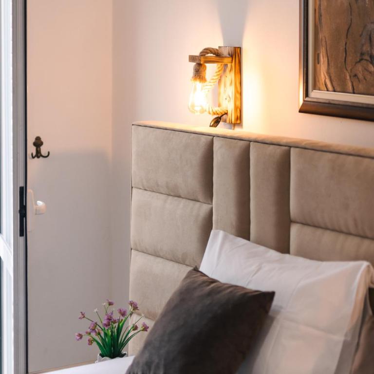 Wiena Apartments - Deluxe Double Room with Balcony and Sea View - 2