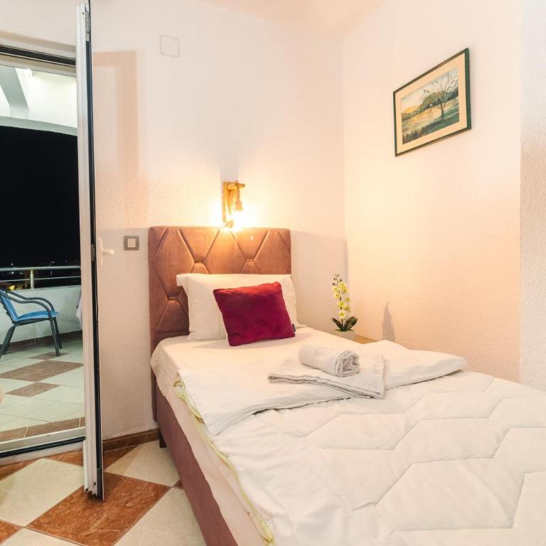 Wiena Apartments - Twin Room with City View - 7