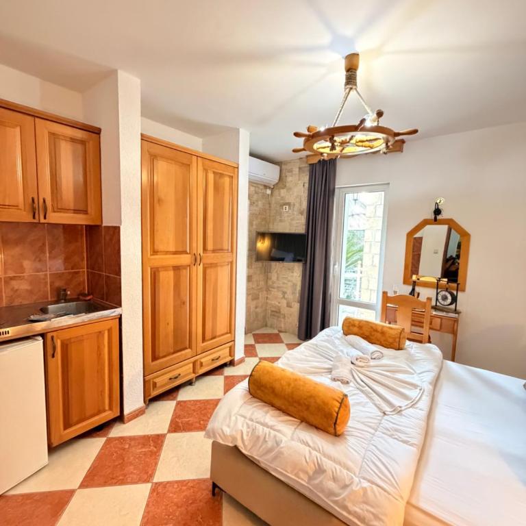 Wiena Apartments - Budget Double Room - 1