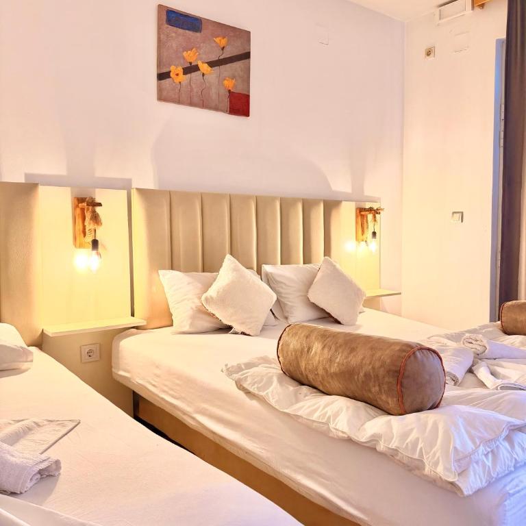 Wiena Apartments - Double or Twin Room with Balcony - 1