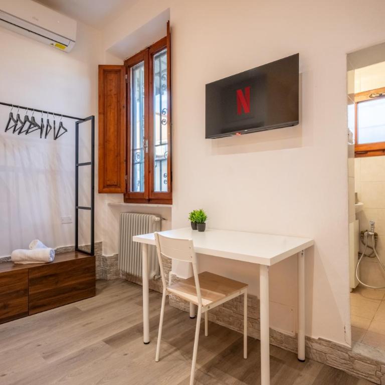 Rentwin-Bright Home-Pisa Airport - Two-Bedroom Apartment - 4