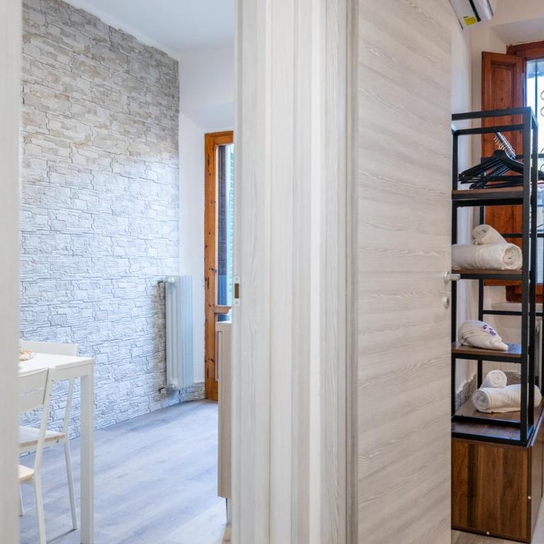 Rentwin-Bright Home-Pisa Airport - Two-Bedroom Apartment - 6