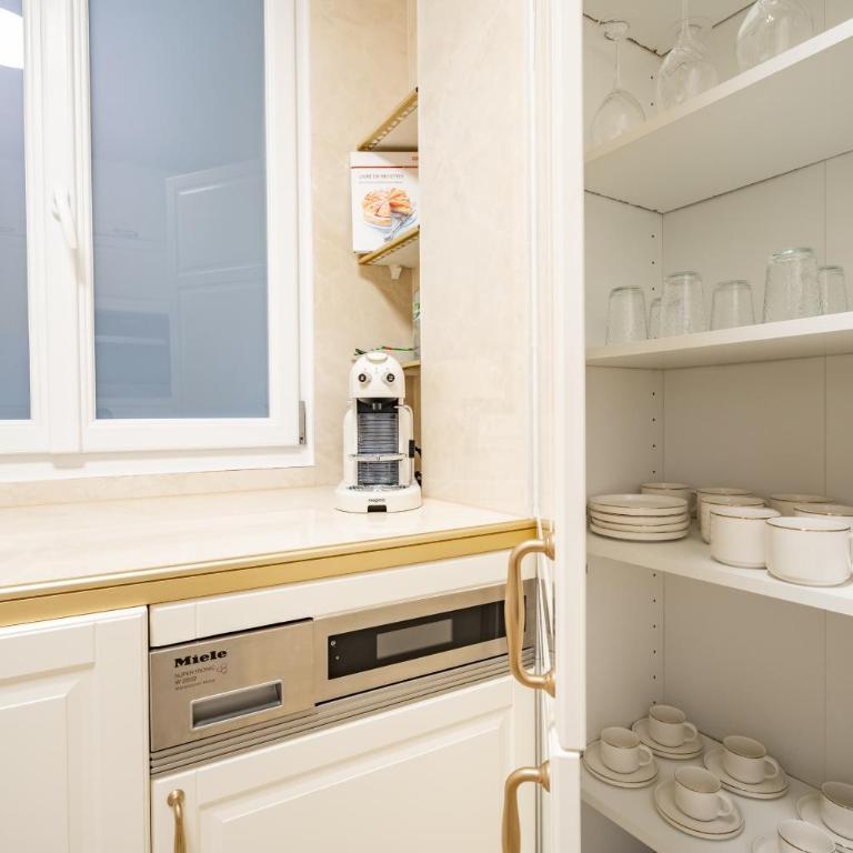 Elegant Luxury Apartment on Champs Elysees - Appartement 3 Chambres Premium avec Balcon - 11