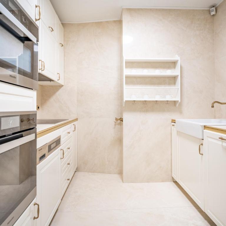 Elegant Luxury Apartment on Champs Elysees - Appartement 3 Chambres Premium avec Balcon - 13
