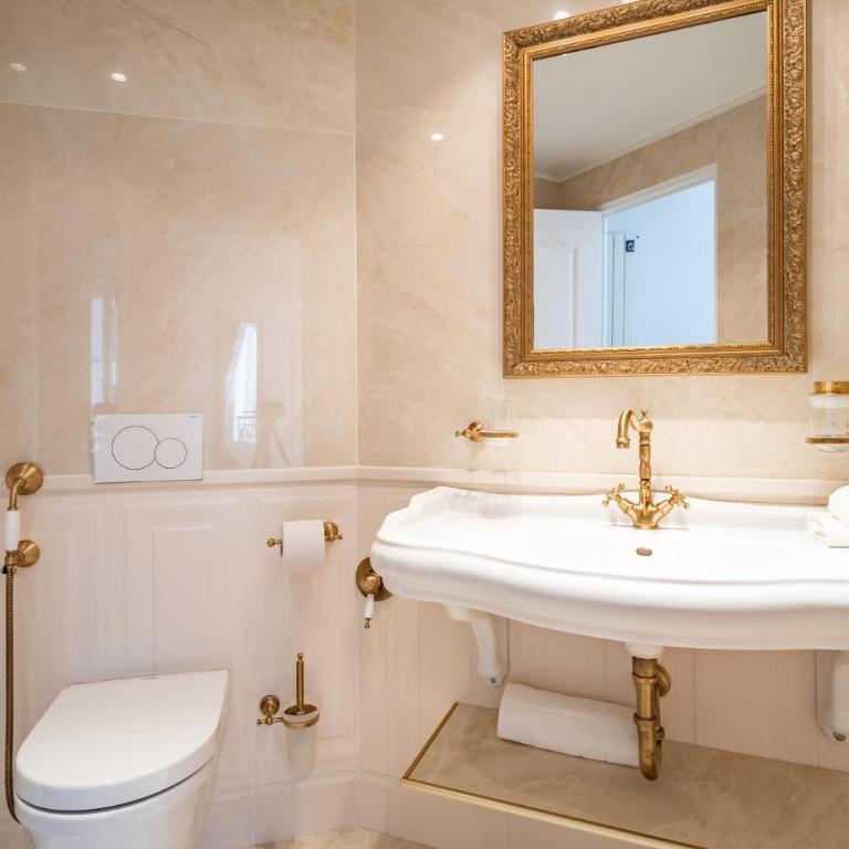 Elegant Luxury Apartment on Champs Elysees - Appartement 3 Chambres Premium avec Balcon - 17