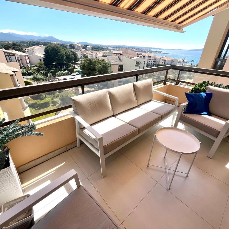 TOUT A PIED Dernier étage Vue imprenable EST-SUD OUEST mer -plage 100m-box - One-Bedroom Apartment - 2