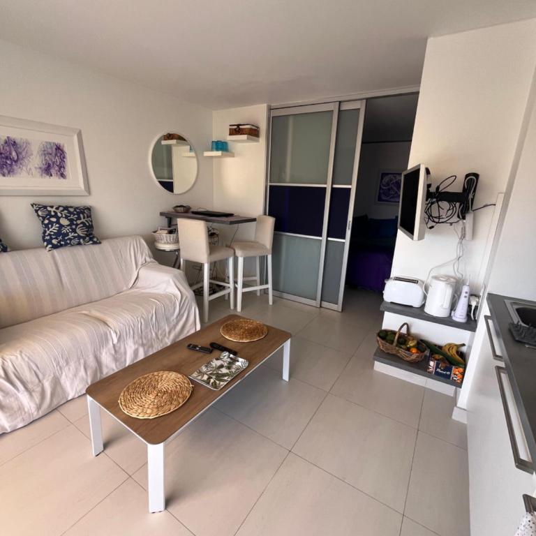 TOUT A PIED Dernier étage Vue imprenable EST-SUD OUEST mer -plage 100m-box - One-Bedroom Apartment - 10