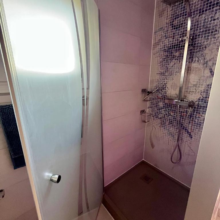 TOUT A PIED Dernier étage Vue imprenable EST-SUD OUEST mer -plage 100m-box - One-Bedroom Apartment - 18