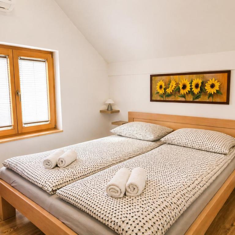 Airport Studio Loft - Galleria - One-Bedroom Apartment - 1