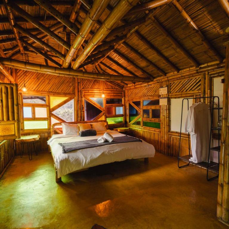 Ecohotel Tierra de Agua - Habitación con cama grande y balcón - 4