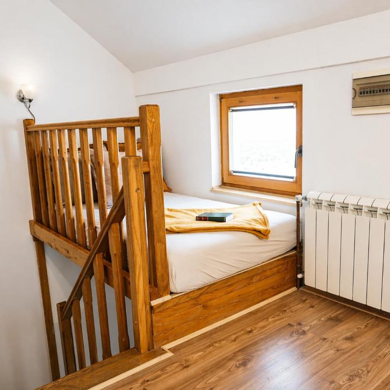 Airport Studio Loft - Galleria - One-Bedroom Apartment - 17