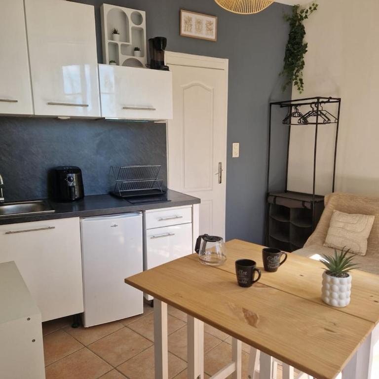 Studio Avignon Centre avec balcon - Idéal Festival - Apartment mit 1 Schlafzimmer - 4