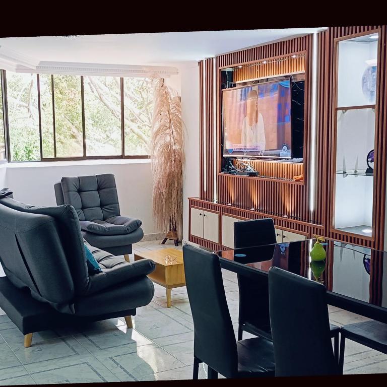 cool de laureles Medellín - Five-Bedroom Deluxe Apartment - 11