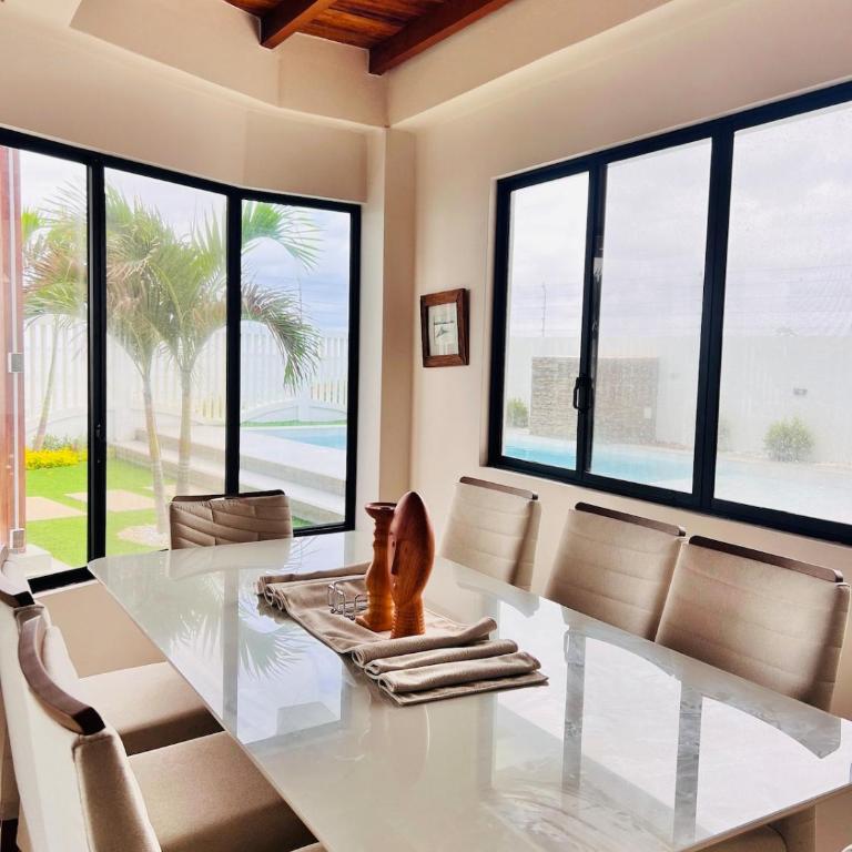 Oceanfront House With Pool and BBQ - Four-Bedroom House - 42