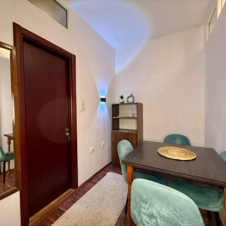 Cozy Apartment - Near Old Town & Main Promenade - One-Bedroom Apartment - 4