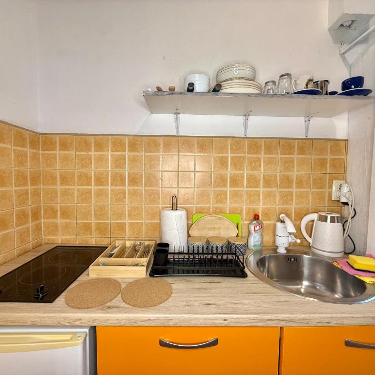 Cozy Apartment - Near Old Town & Main Promenade - One-Bedroom Apartment - 9