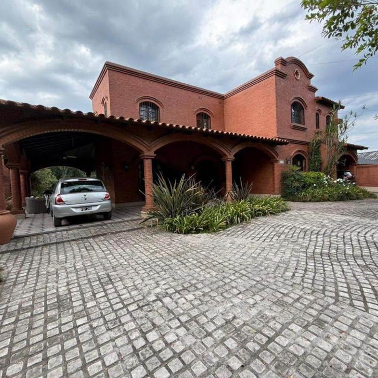 Descansar en YB - Four-Bedroom House - 1