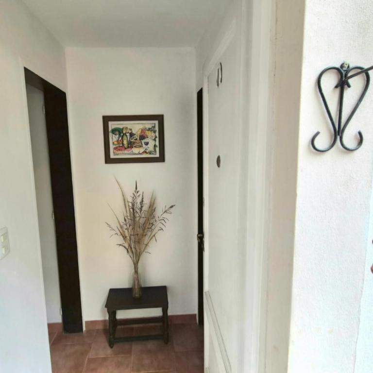 Departamento tranquilo cerca de la terminal Villa General Belgrano a 5 cuadras del centro - Apartamento de 1 dormitorio - 7