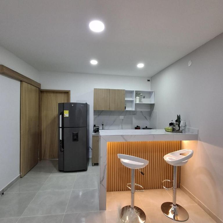Suite moderna con parqueadero y cocina equipada - Apartamento de 1 dormitorio - 1