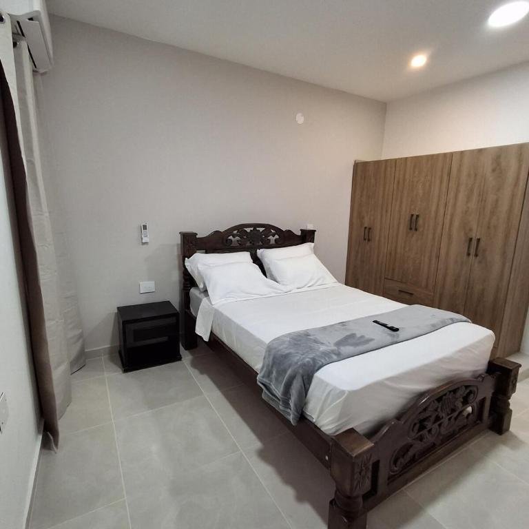 Suite moderna con parqueadero y cocina equipada - Apartamento de 1 dormitorio - 2