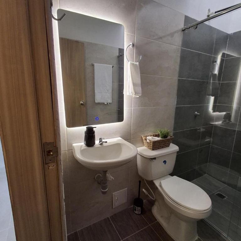 Suite moderna con parqueadero y cocina equipada - Apartamento de 1 dormitorio - 3