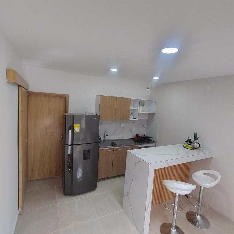Suite moderna con parqueadero y cocina equipada - Apartamento de 1 dormitorio - 9