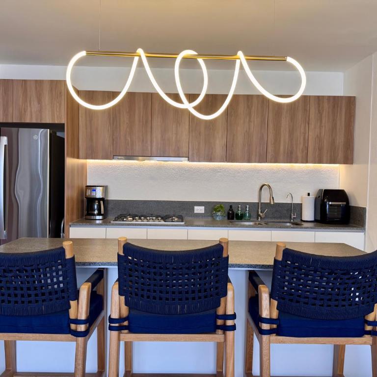 New Designer 2BR w Rooftop Pool, Gym, Stunning Views, 7 min Malecon & Beach - Two-Bedroom Superior Apartment - 6