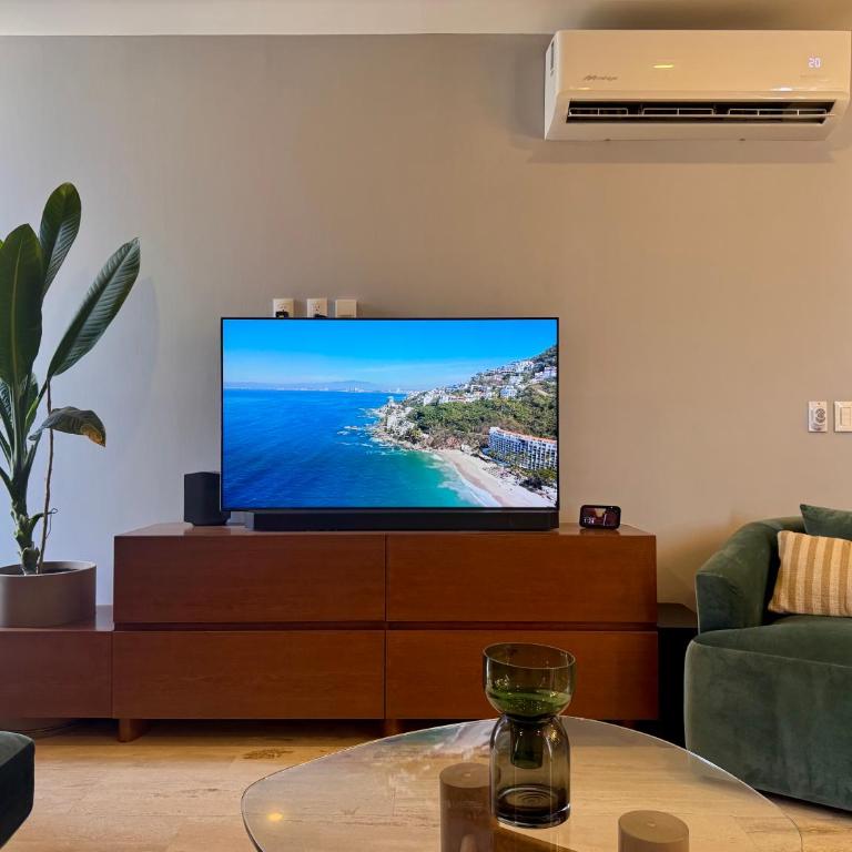 New Designer 2BR w Rooftop Pool, Gym, Stunning Views, 7 min Malecon & Beach - Two-Bedroom Superior Apartment - 29
