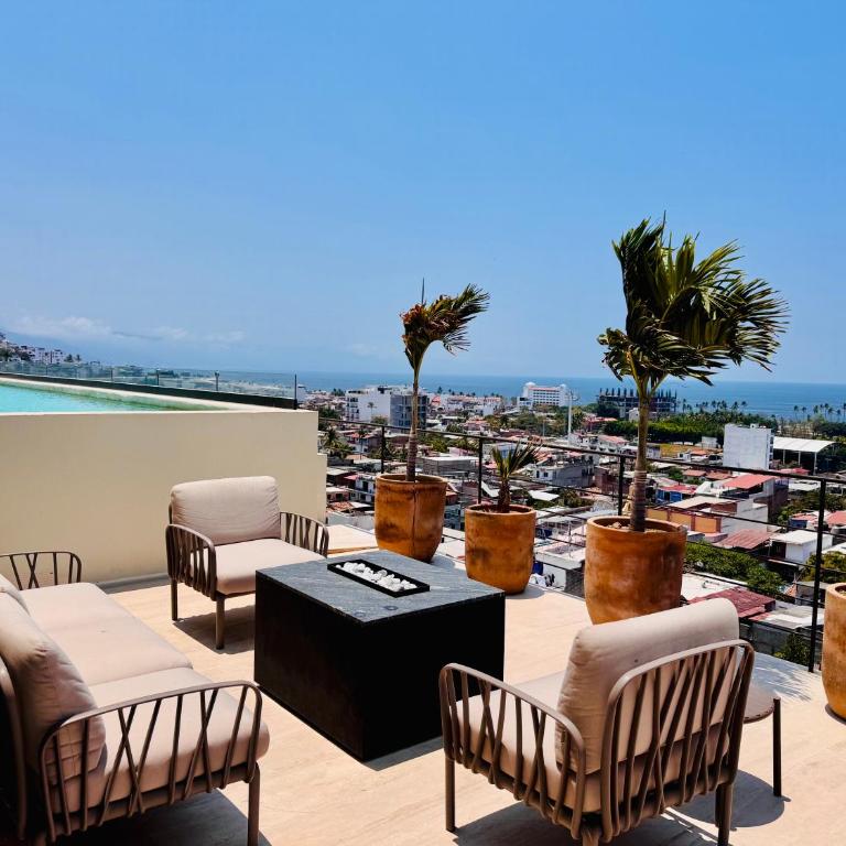 New Designer 2BR w Rooftop Pool, Gym, Stunning Views, 7 min Malecon & Beach - Two-Bedroom Superior Apartment - 20